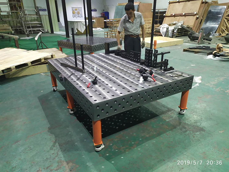 鑄鐵三維焊接平臺標注型號相對的尺寸
